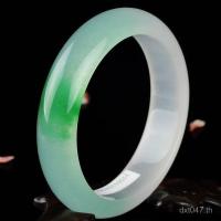 ราคา สร้อยข้อมือหยกพม่า สีเขียวมรกต งานแกะสลักสวยงาม พร้อมแท็กไซโก้ TZVQ (57952126962)