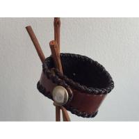 ราคา สินค้ามือสอง กำไลข้อมือหนังหญิง/ชาย สภาพดีใช้งานน้อยมาก (4356821864)