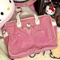 ราคา ♞Sanrio kitty กระเป๋าสะพายข้างลายสก็อตสีชมพูลายดอกไม้มือสอง 3 ทาง กระเป๋าเดินทางความจุขนาดใหญ่พิเศษ (23489802827)