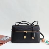 ราคา [ACC] กระเป๋าสะพายข้าง สีดำอะไหล่ทอง ทำจากหนังแท้ หนานุ่ม size 27x16x10 cm. (43276421956)