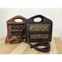 ราคา กระเป๋าทรงถือ สะพายข้างหลุยส์ มีกระเป๋าด้านหน้า (10510476022)