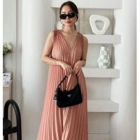ราคา V Pleated maxi dress เดรสอัดพลีทยาวแขนกุดคอวี ใส่ออกงาน✨ ใส่คลุมท้องได้ค่า มีลายดอก และสีพื้น (24157209798)