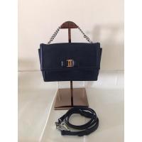 ราคา Crossbody/ Sholder bag (สายโซ่)logo ยังไม่ได้ลอกพลาสติกออกจาก แบรนด์ Ferragamo สีกรมท่าเข้ม tone สีดำสภาพ 98% (12161158724)