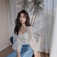 ราคา เสื้อครอปแขนยาวตาข่ายซีทรูแขน เนื้อผ้าลูกไม้ยกดอกPradaแต่งซิปด้านหลังดีเทลสวย ผ้าไม่คันงาน (7503218826)