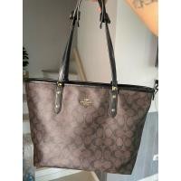 ราคา กระเป๋ามือสองของแท้ Coach Zip Tote (24990190941)