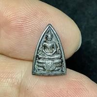 ราคา เหรียญหลวงพ่อพระพุทธโสธร แบบปั๊มจิ๋วพิมพ์สามเหลี่ยม เนื้อเงินตอกโค๊ต ลป.วิเวียร วัดดวงแข สร้าง 2,500 เหรียญ (G 663) (25703056387)