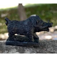 ราคา พญาวราหะ หมูป่า ราชาโชค เด่นด้านคงกระพัน และเก่งการทำมาหากิน โลหะสีดำนิลกาฬ หลวงพ่อสนั่น วัดกลางราชครูธาราม จ.อ่างทอง (24776329081)