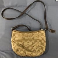 ราคา กระเป๋า coach crossbody แท้ 100% มือสอง (5210281476)