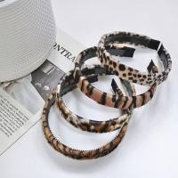 ราคา ￼ที่คาดผมลายเสือ ที่คาดผมผ้ากำมะหยี่นิ่มลายเสือ ที่คาดผมสไตล์เกาหลี พร้อมส่ง (20900357893)