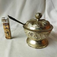 ราคา จอแสดงผลวินเทจของภาชนะน้ําตาลทองเหลืองชุบเงินแกะสลักละเอียด (45652759580)