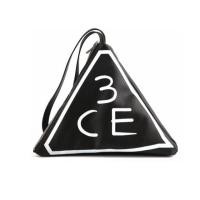 ราคา 3CE Triangle bag - สีดำ (3190744)