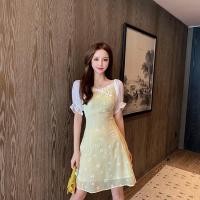 ราคา พร้อมส่ง เดรสกระโปรงสีเหลืองลายดอกเดซี่สุดฮิตคอเหลี่ยมแขนตุ๊กตา (4351301352)