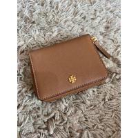 ราคา (Used) Tory Burch Emerson Medium Wallet กระเป๋าสตางค์สั้น ทอรี่ เอเมอร์สัน ซิปรอบ หนังซาเฟียโน ราคาดีมาก (23871336031)