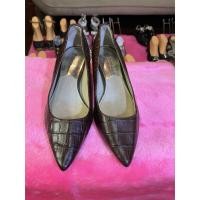 ราคา MK หนังพิมพ์ลายจระเข้สีน้ำตาลเข้มเบอร์ 37 แบรนด์เนมมือสอง ของแท้ 100% (7249808939)