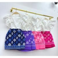 ราคา EB พร้อมส่ง ชุดไทยประยุกต์ (3-8 ขวบ) ผ้าถุงป้าย เสื้อแขนระบาย เสื้อใช้ผ้าไหมอิตาลี่ ผ้าถุงใช้ผ้าฝ้ายพิมพ์ลาย (28450315647)