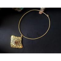 ราคา สร้อยคอทองเหลือง ประดับด้วยพลอยบุษน้ำเพชร 3 สี แดง เขียว ฟ้า (18743153695)
