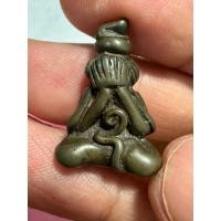 ราคา พระหล่อปิดตาเนื้อสำริดเก่า (52802359321)