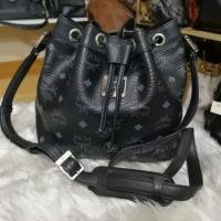 ราคา กระเป๋าmcm ของแท้​ มือ2 size S 8นิ้ว หนังยังแข็ง​ สภาพดี​ อะไหล่เงิน ขอบมุมดี​ ซับสะอาด​ สายยาวมีหนังแห้ง (4903579183)