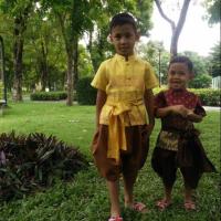 ราคา ชุดไทยเด็กผู้ชายใช้ผ้าไหมไทยเทียม โจงกระเบนใช้ผ้าไหมอิตาลี (7204480335)