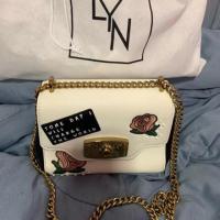 ราคา กระเป๋าLynแท้ 10000% มือ1ใหม่กำลังฮิตหนังปัก (4636417382)