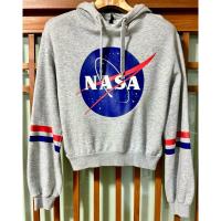ราคา เสื้อมีฮู้ด H&M X NASA ของแท้ ทรงครอป สกรีนสวย ดีเทลเรียบแต่ดูดีมากซื้อมือหนึ่ง ใหม่จากshop สีเทา ทรงสวย จับแมทง่าย (28450138469)