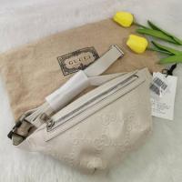 ราคา Gucci กระเป๋าคาดอก คาดเอว รุ่น Calfskin GG Tennis Embossed Belt Bag Mystic White (29671667213)