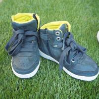 ราคา รองเท้าผ้าใบ เด็ก แบรนด์ Le Coq sporttif (มือ2) (7531974626)