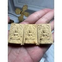 ราคา พระพุทธชินราชเนื้อผงหลังพระมาลา (25104319170)