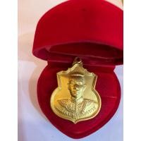 ราคา No891เหรียญสมเด็จพระนเรศวรมหาราช รุ่นสู้ หลังสก.เนื้อกะหลั่ยทอง (26564162451)