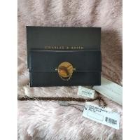 ราคา charles& Keithแท้ มือ2 (19266986840)
