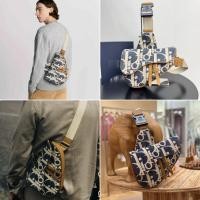 ราคา 【ก่อนสั่งสอบถาม】ราคา6100 DDD กระเป๋าทรงอานม้า กระเป๋าผู้ชาย หนังแท้ หนังวัว canvas กระเป๋าสะพาย SIZE：27*20*5cm (51802616784)