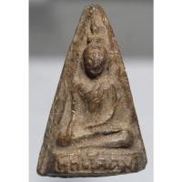 ราคา P115พระพุทธโคดมเนื้อดิน พิมพ์สมเด็จนางพญา หลวงพ่อขอม วัดไผ่โรงวัว (วัดโพธาราม) จ.สุพรรณบุรี สร้าง พ.ศ.2505 (41607196537)