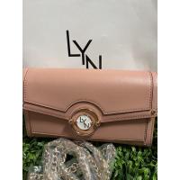 ราคา กระเป๋าสตางค์มีสายสะพายยาว LYNแท้% มือ✌️ (14262522243)