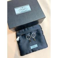 ราคา new Prada earring with box (12433567102)