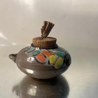 ราคา "Rare Item! ชุดเก็บใบชาญี่ปุ่นโบราณ ฝาผ้าไหมอุเอดะ สึมุงิ พร้อมช้อนและชาผง (Palm Size)" (43103421626)