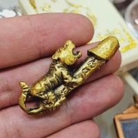 ราคา เสือขี่ปลัดขิก หลวงพ่อเปิ่น วัดบางพระ ปลัดขิกด้านสเน่ห์+เสือด้านอำนาจบารมี เนื้อทองเหลืองรมดำ (26766086240)