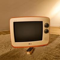 ราคา LG Retro CRT TV 14” – Rare Orange Edition สีส้มล้วนหายาก (40964836252)