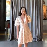 ราคา #SP126 เดรสผ้าลูกไม้คอวี ด้านในบุซับในสีเนื้อ สินค้างานนำเข้า (2176318726)