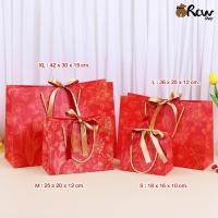 ราคา DIYถุงกระดาษผูกโบว์ สีแดงพิมพ์ทอง (แพ็ค 5 ใบ , 4 ขนาด) ถุงกระดาษใส่ของขวัญ ของฝาก (44004180544)