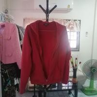 ราคา เสื้อคลุม​ Ten&co สีแดง ไซส์​M (29271700527)