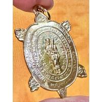 ราคา เหรียญพญาเต่าเรือน พระสีวลีมหาลาภ กะไหล่ทอง หลวงปู่หลิว ปี 2537 Ep.1 (29284935395)