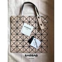 ราคา Used BAO BAO ISSEY MIYAKE 6x6 beige ปี2016 แท้100% (9354781036)