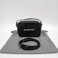 ราคา [CO231205969] Balenciaga Everyday Camera Bag (25753780600)