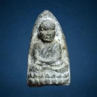 ราคา หลวงปู่ทวด วัดช้างให้ จ.ปัตตานี พิมพ์ใหญ่ไหล่จุด เนื้อว่าน ปี 2497 (25004409061)