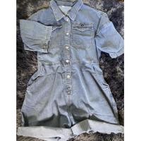 ราคา จั๊มสูทขาสั้นยีนส์เบา ใส่สบาย ลายดอกเดซี่ ดีเทลกระดุมเดซี่ (8179269162)