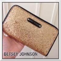 ราคา กระเป๋าสตางค์ BETSEY JOHNSON เลื่อมทองขอบดำ ใบใหญ่มากๆค่ะ (4169196)