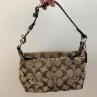 ราคา Coach สะพายใบเล็ก ของแท้ มือสอง (1686161869)