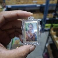 ราคา รูปถ่ายหลวงปู่สรวงเทวดาเดินดิน ด้านหลังฝั่งพระเหรียญหลวงปู่สรวง หุ้มกรอบกันน้ำย่างดี (40123977246)