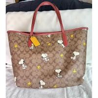 ราคา Used กระเป๋าCOACH รุ่น city tote ลาย micky mouse มือสอง ใช้งานน้อย รับประกันของแท้จากอเมริกา 100% (43550319728)