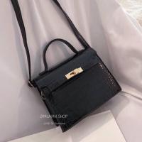 ราคา กระเป๋าลายหนังจระเข้ สีดำสุดคลาสสิค ทรงเคลลี่ สไตแอเมท (4234294339)